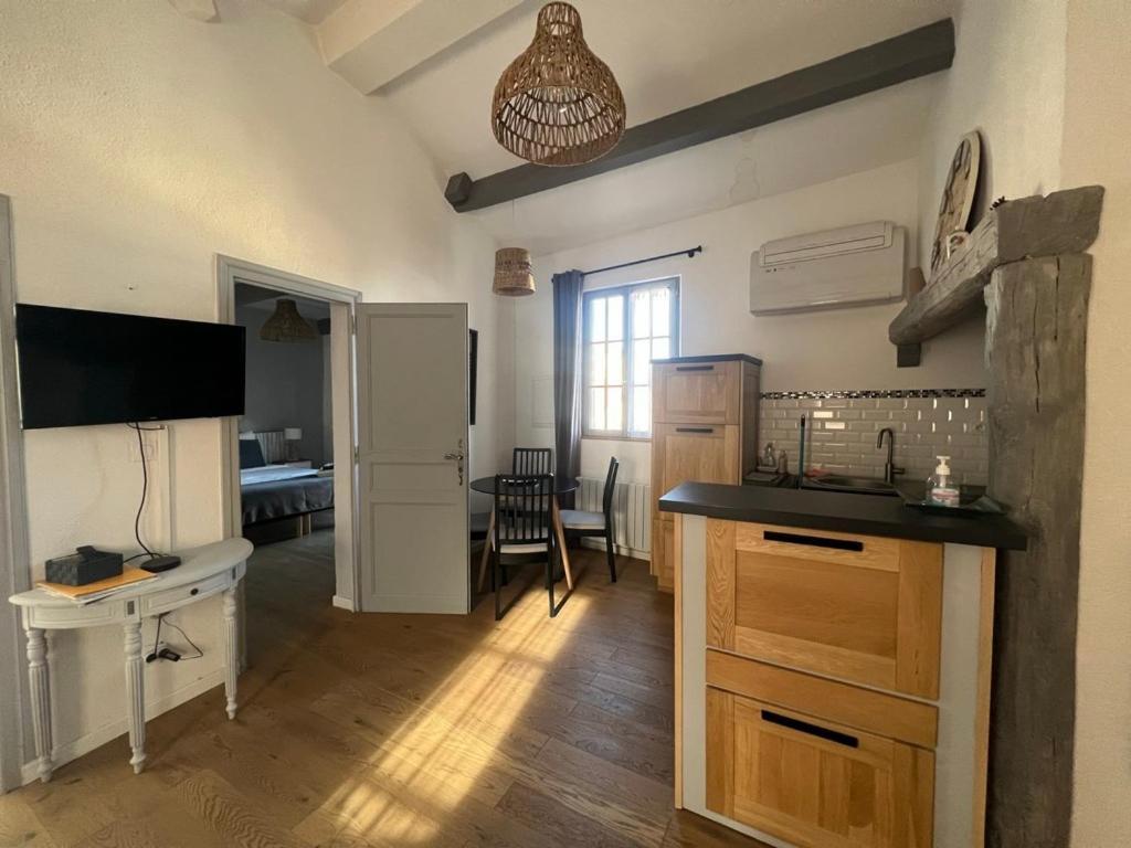 Appartement A 50 M De La Place Aux Herbes Uzes Luaran gambar