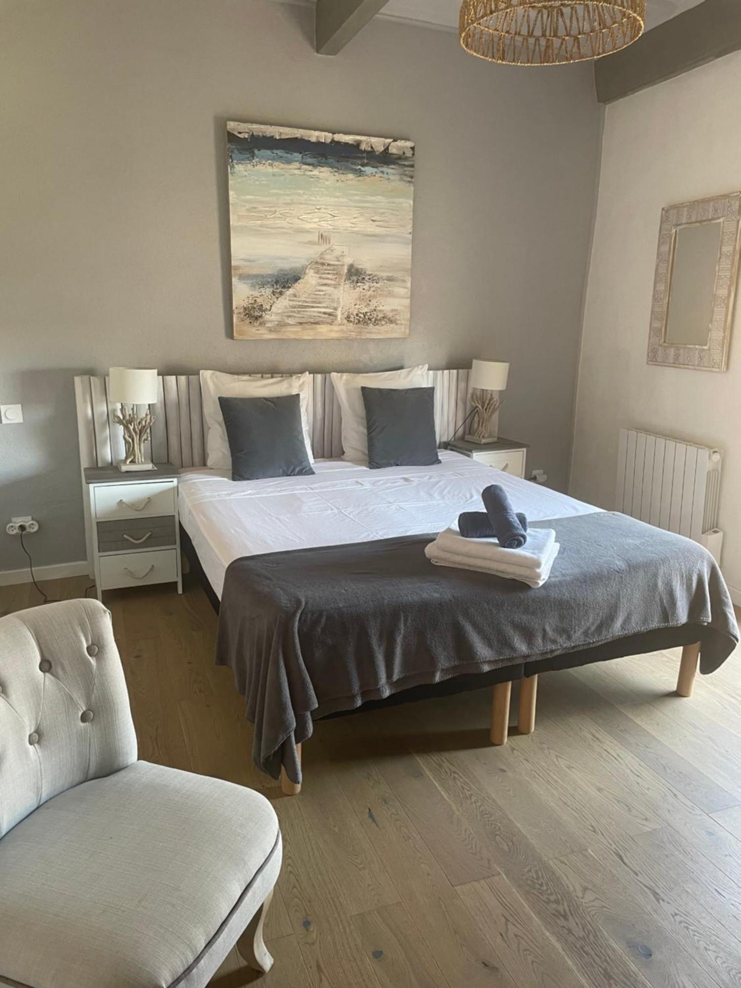 Appartement A 50 M De La Place Aux Herbes Uzes Luaran gambar